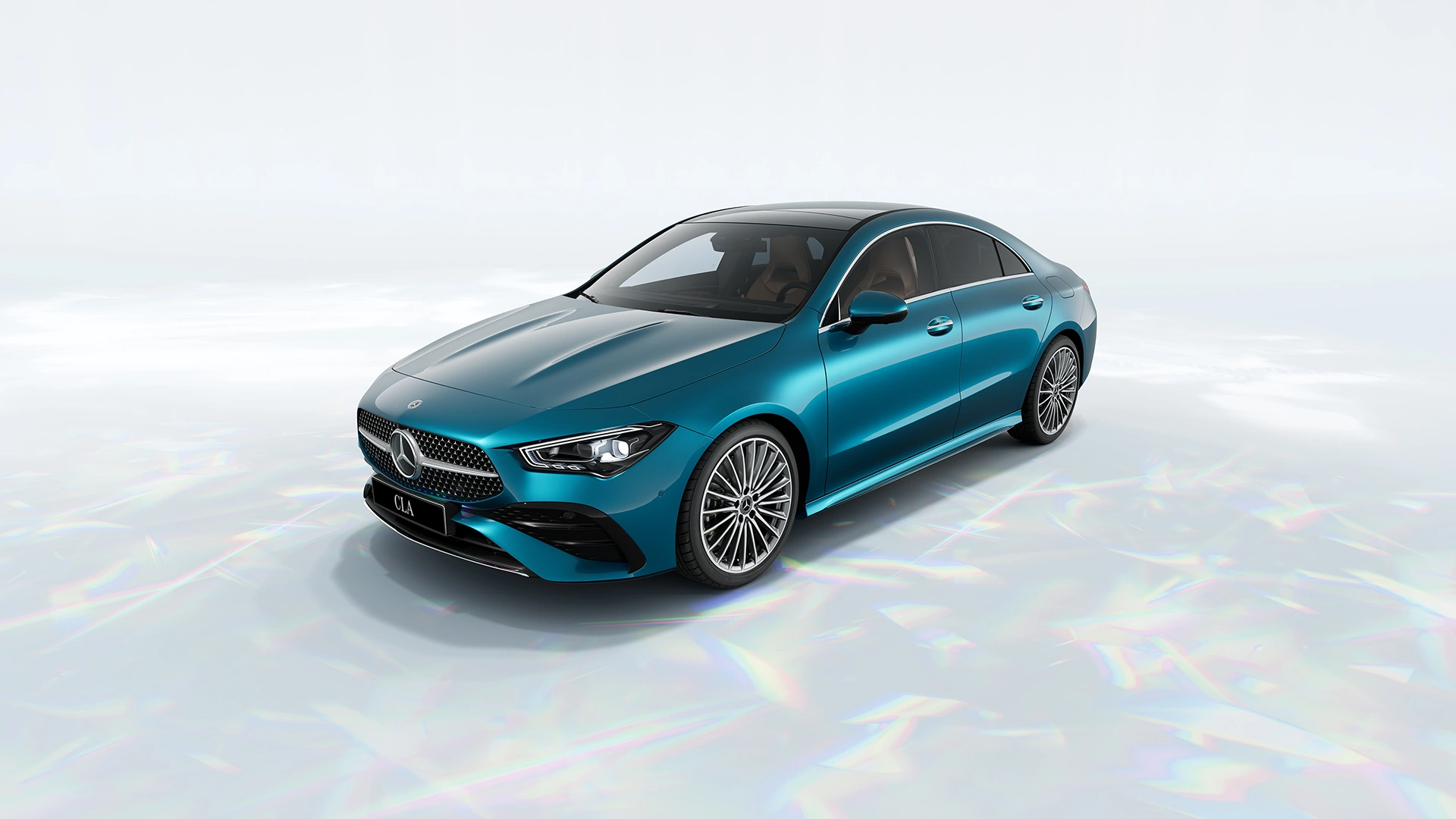 Mercedes-Benz CLA kupee ja Shooting Brake versioonid valgel taustal