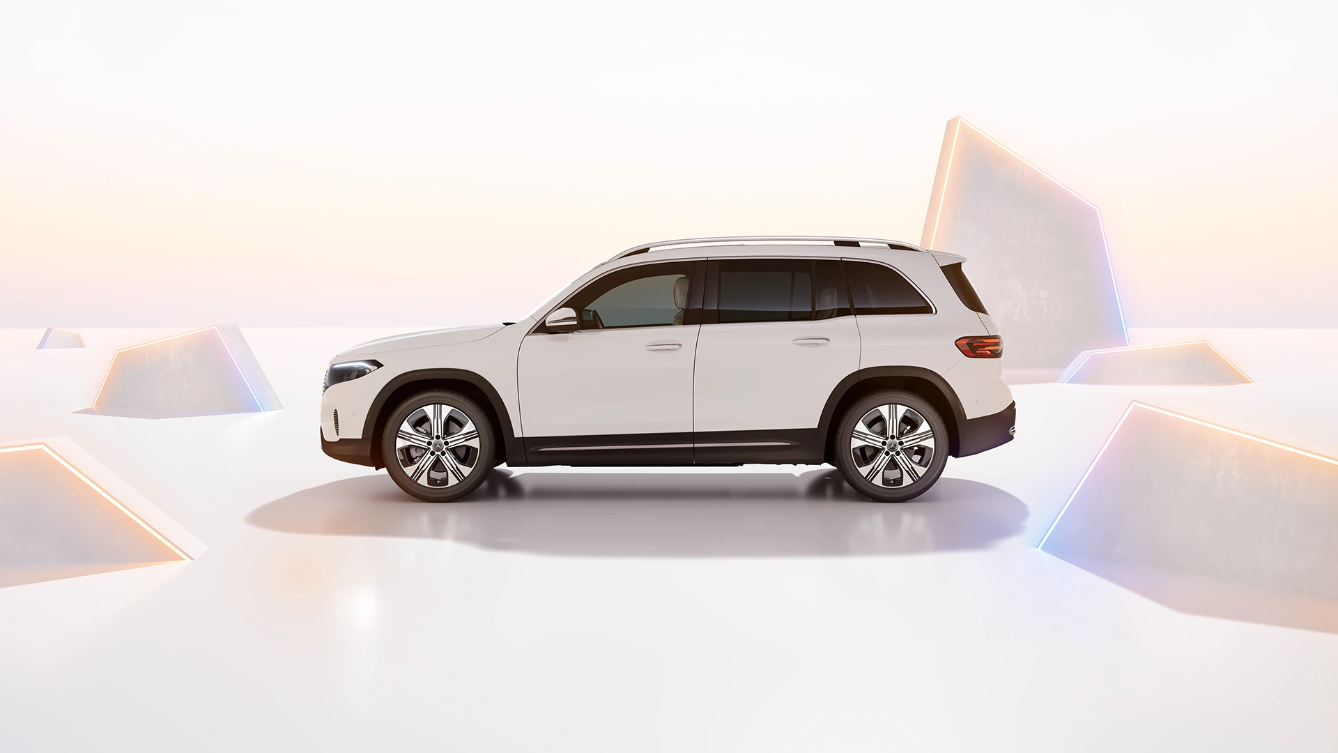Mercede-Benz EQB külgvaates