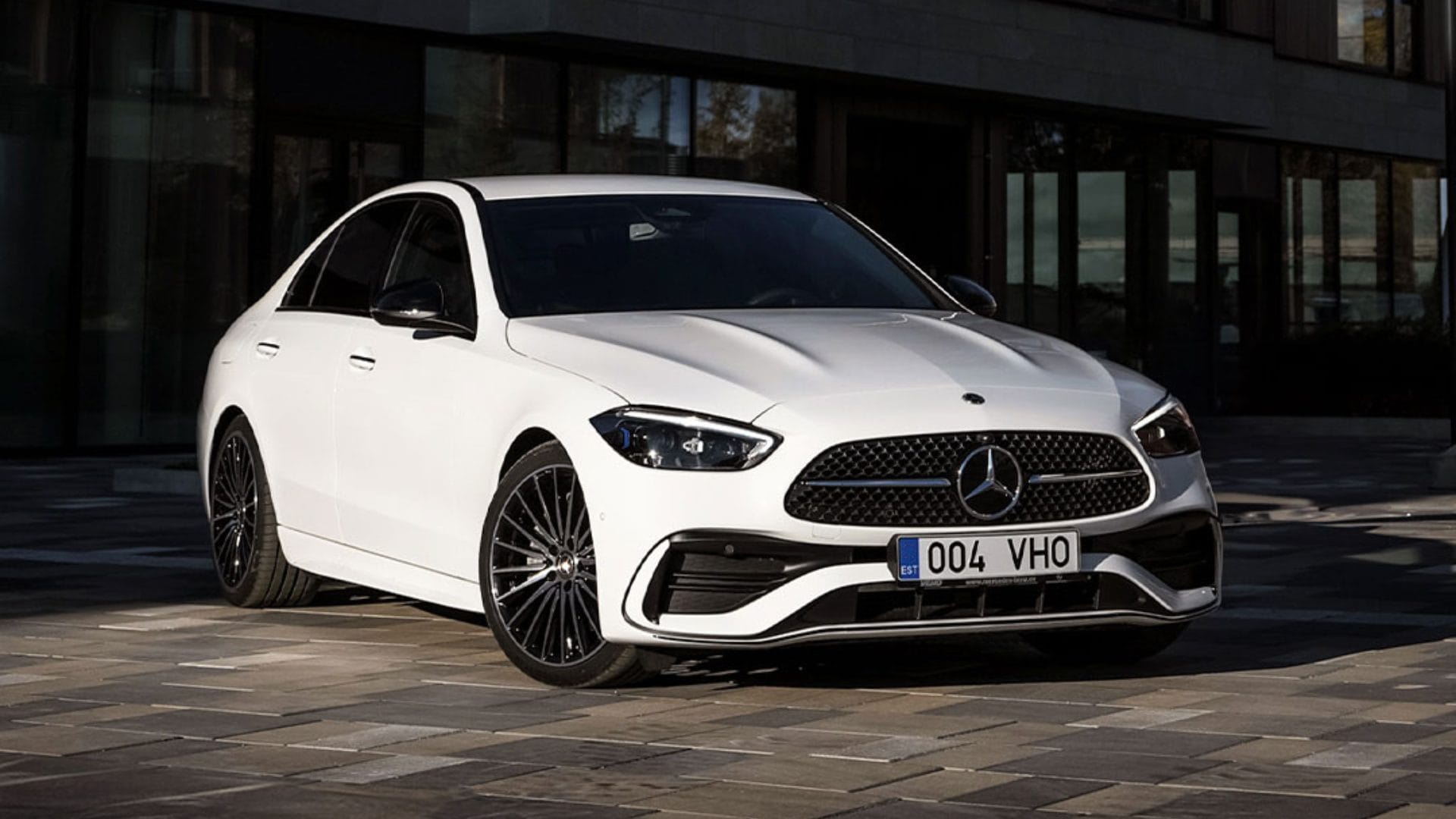 Valge Mercedes-Benz C-klass