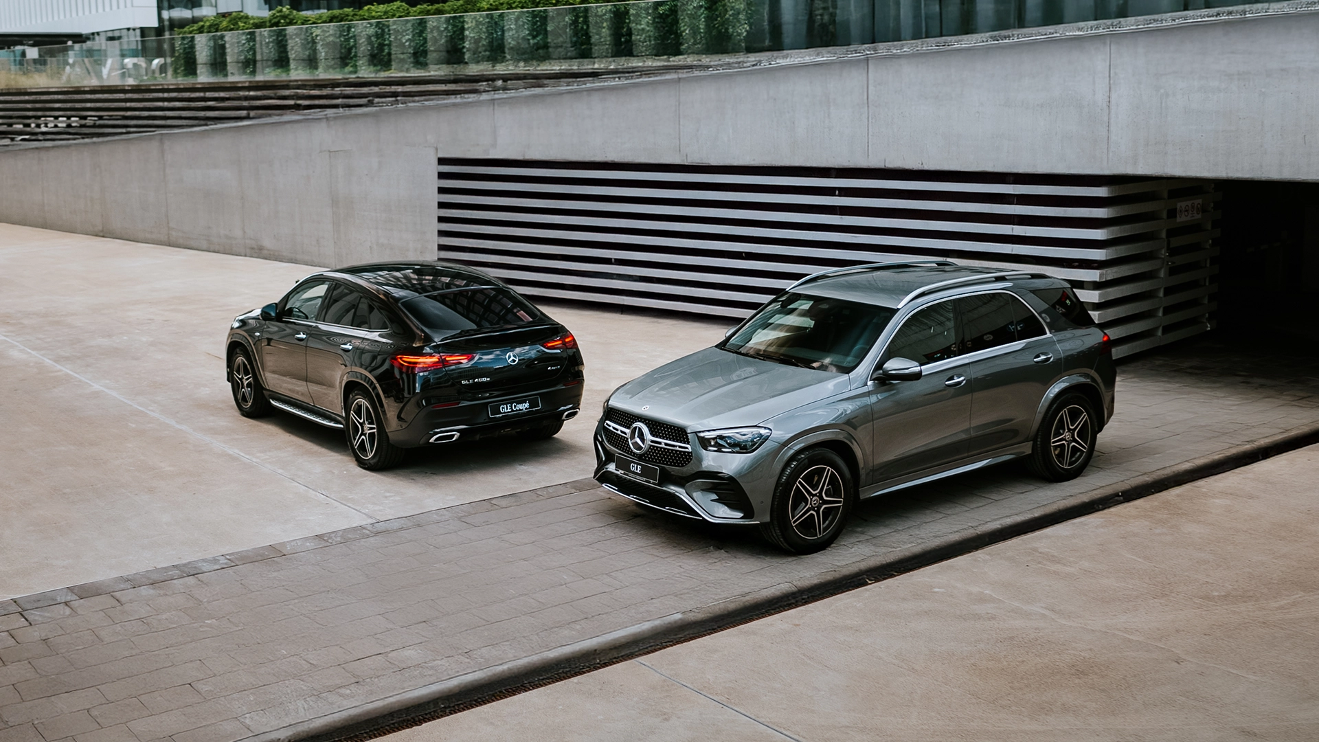 Mercedes-Benz GLE ja GLE Coupé kõrvuti seismas