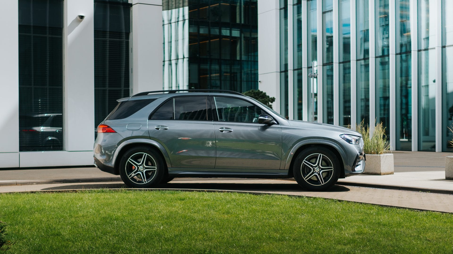 Mercedes-Benz GLE SUV külgvaates